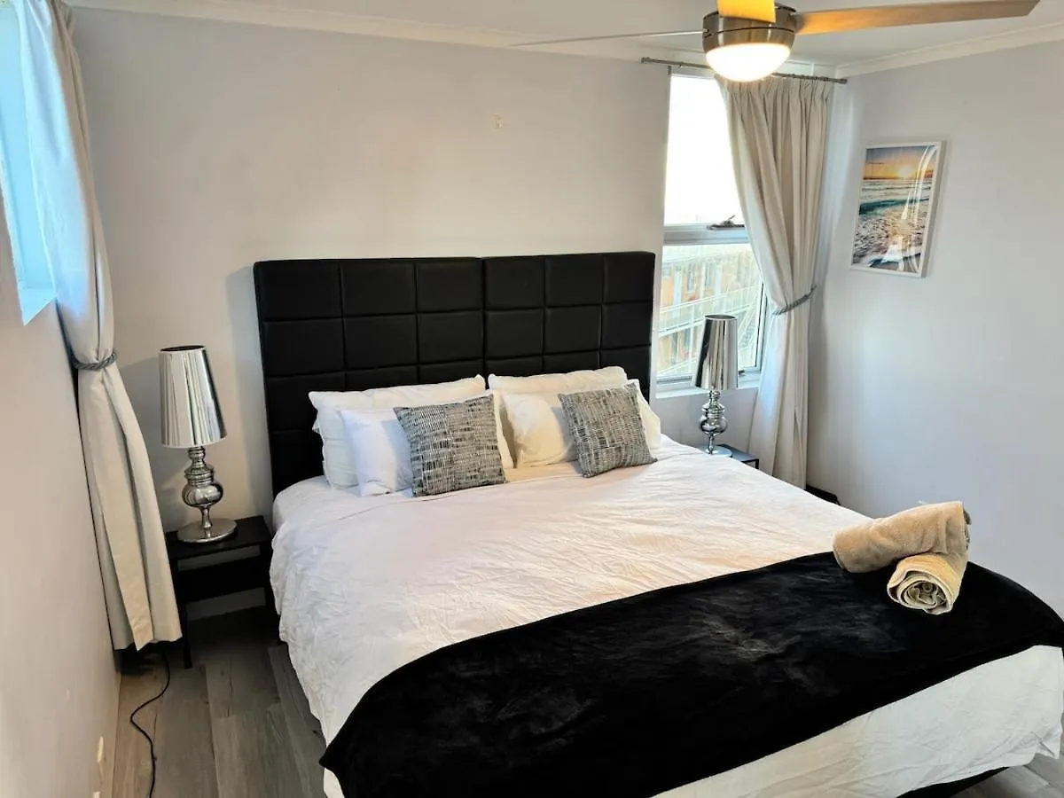 Surfers Paradise Ocean View Apartment With Pool & Lift Access Gold Coast 0*,  Australia