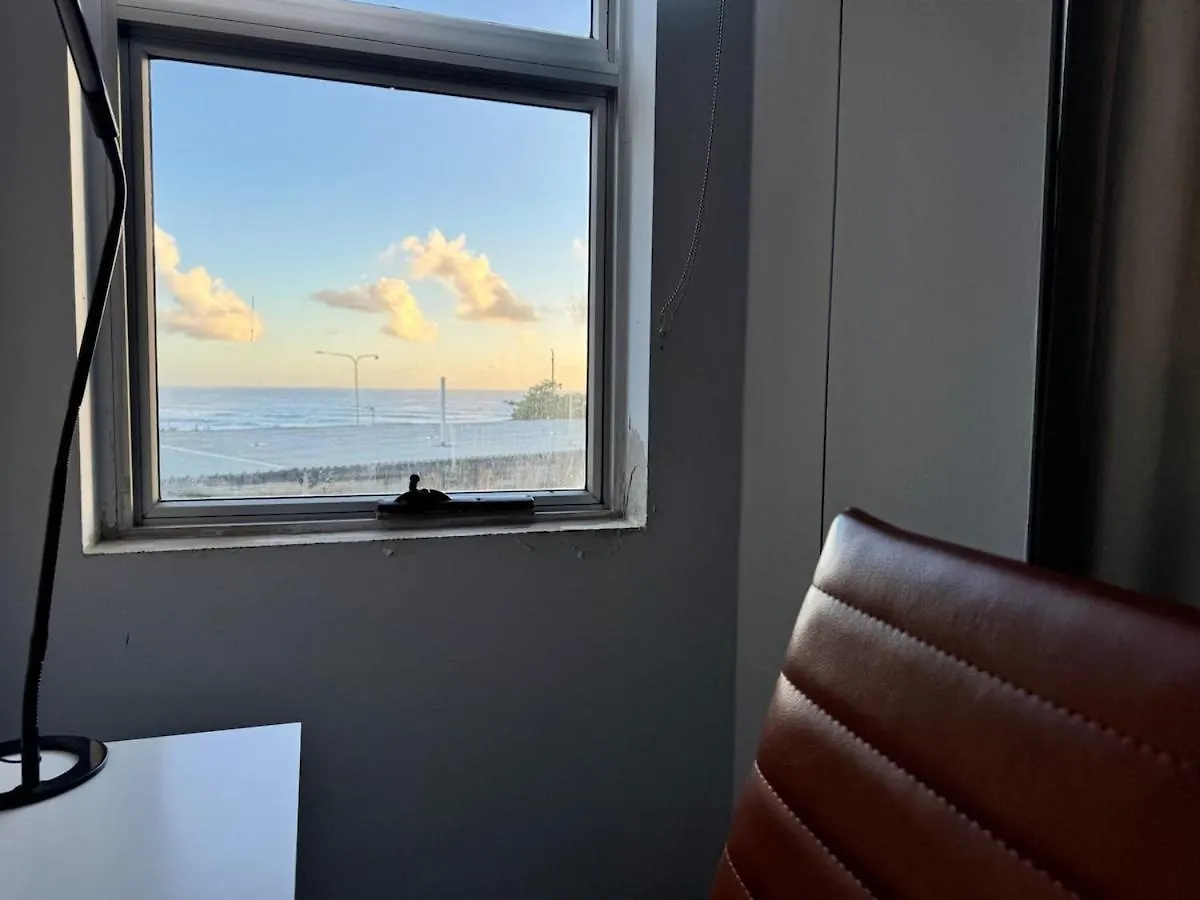 Surfers Paradise Ocean View Apartment With Pool & Lift Access Gold Coast Australia