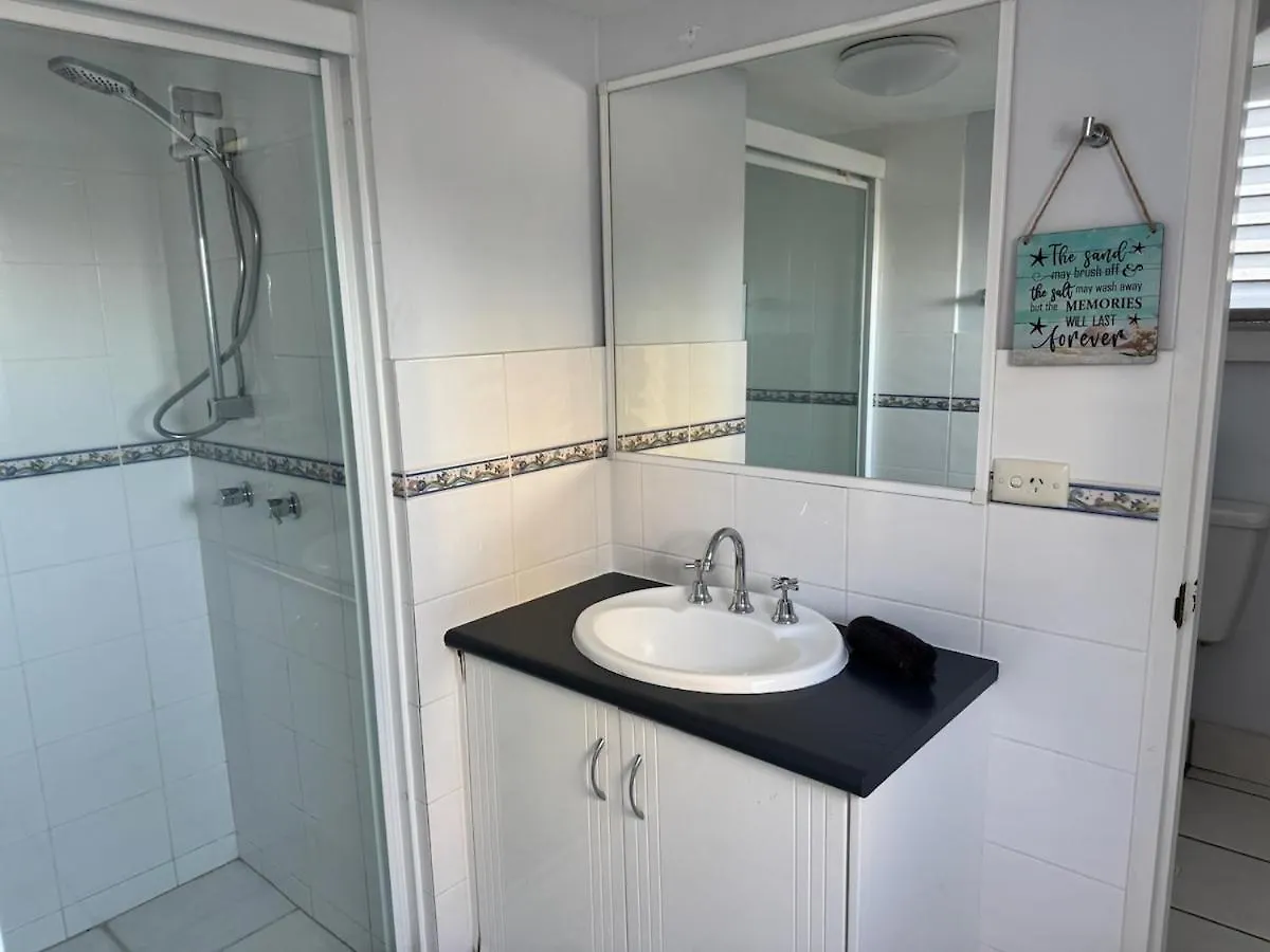 Surfers Paradise Ocean View Apartment With Pool & Lift Access Gold Coast