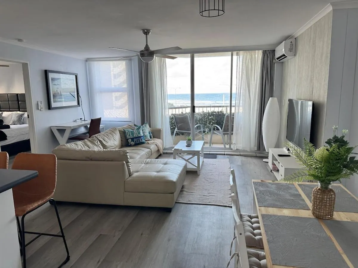 Surfers Paradise Ocean View Apartment With Pool & Lift Access Gold Coast