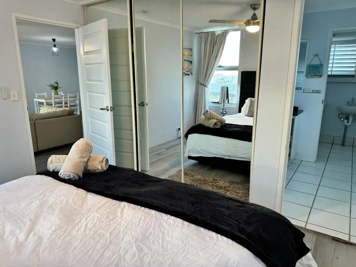 Surfers Paradise Ocean View Apartment With Pool & Lift Access Gold Coast