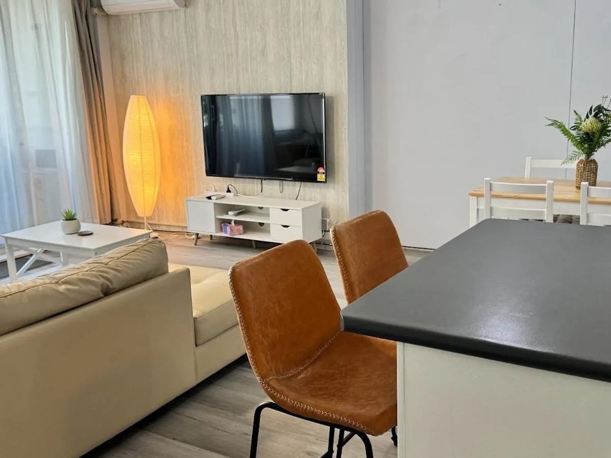 Surfers Paradise Ocean View Apartment With Pool & Lift Access Gold Coast 0*,  Australia