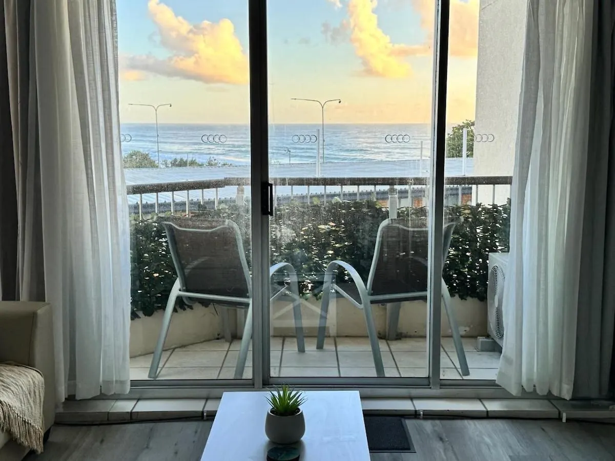 Surfers Paradise Ocean View Apartment With Pool & Lift Access Gold Coast